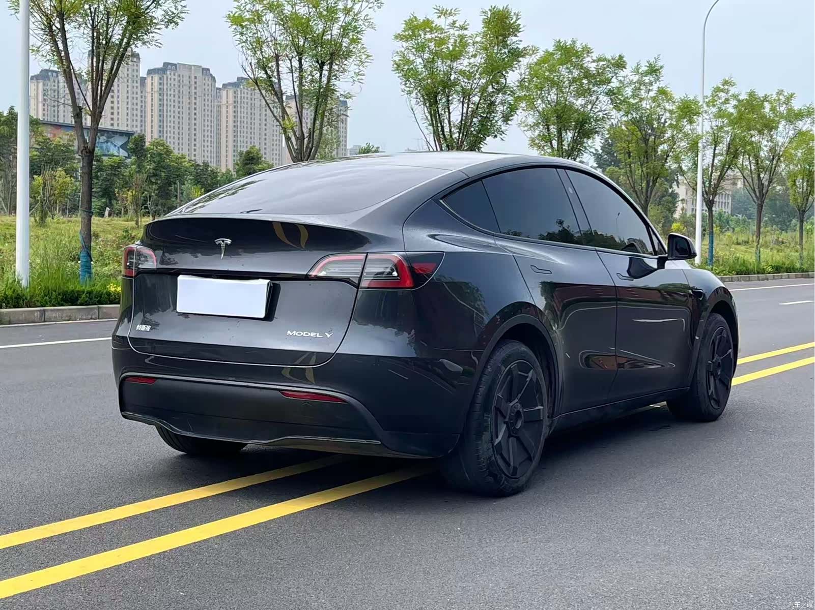 Tesla Model Y, 2025 9