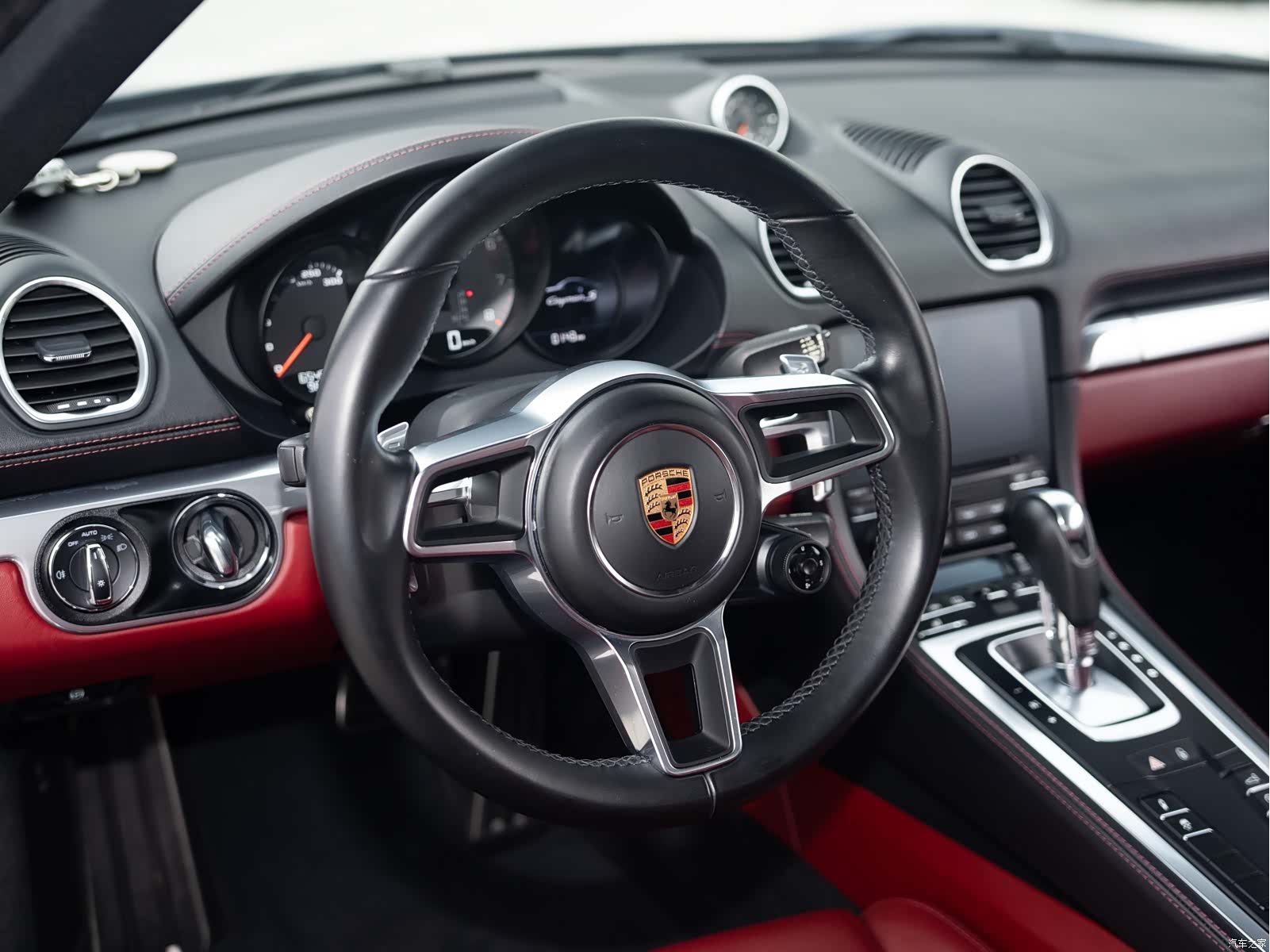 Porsche Cayman, 2018 11