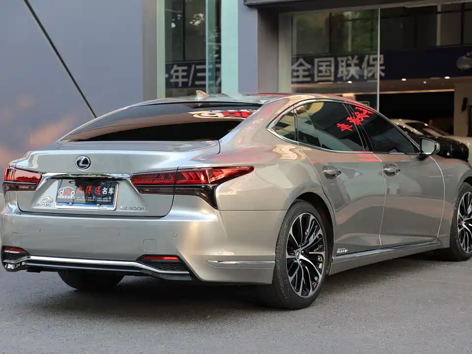 Lexus LS