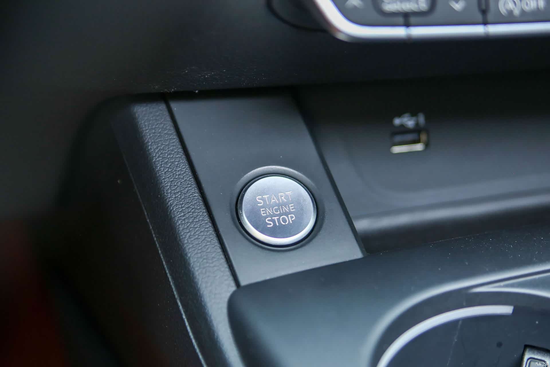 Audi A4L, 2021 27