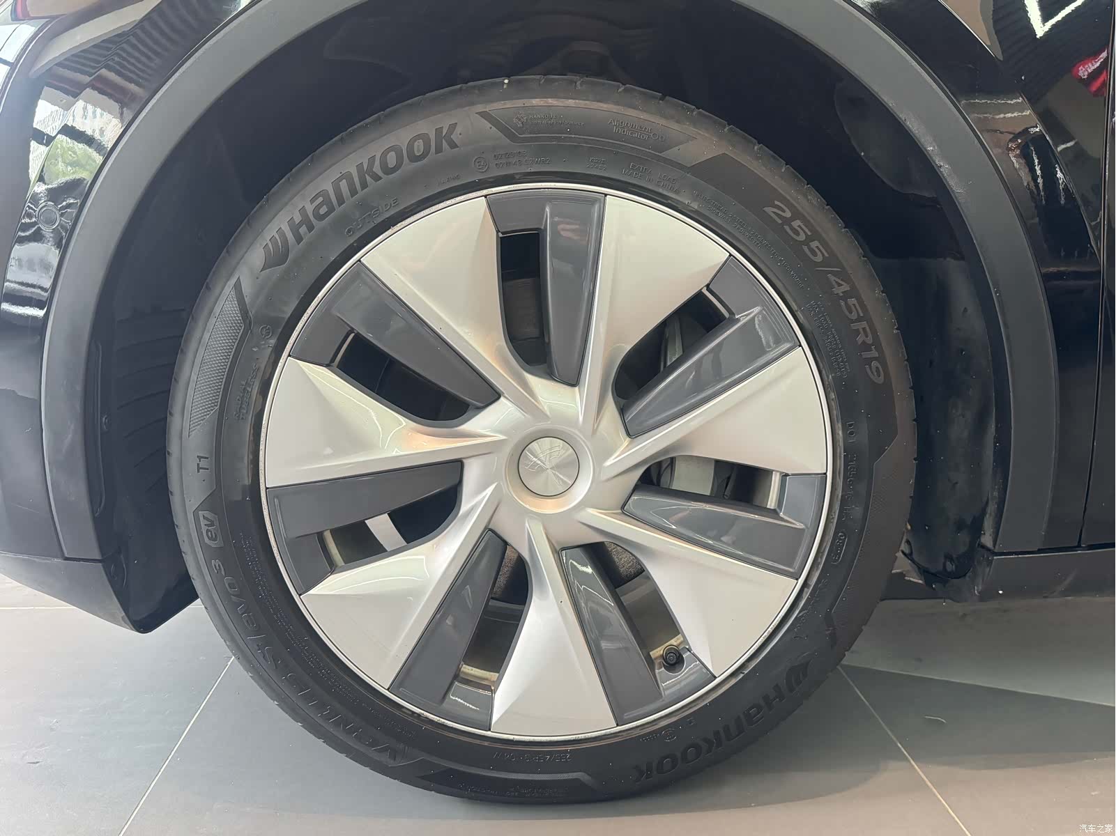 Tesla Model Y, 2023 15