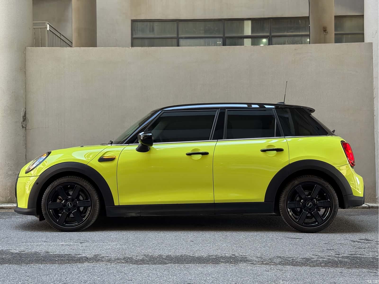 Mini Cooper, 2023 3