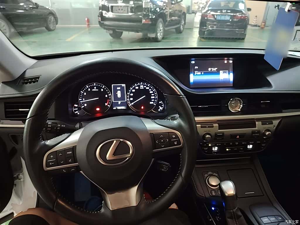 Lexus ES, 2016 10