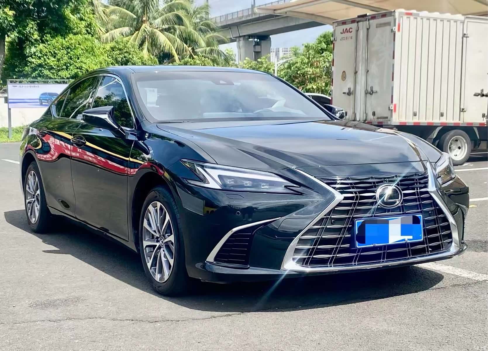 Lexus ES, 2025 3