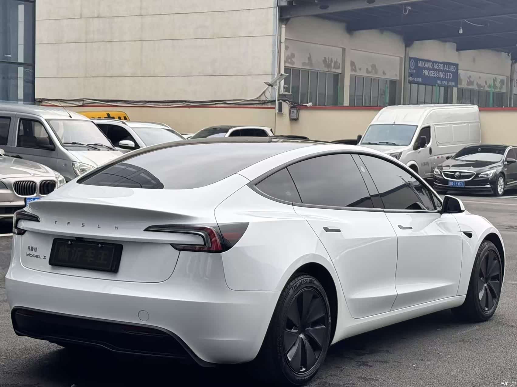 Tesla Model 3, 2025 9