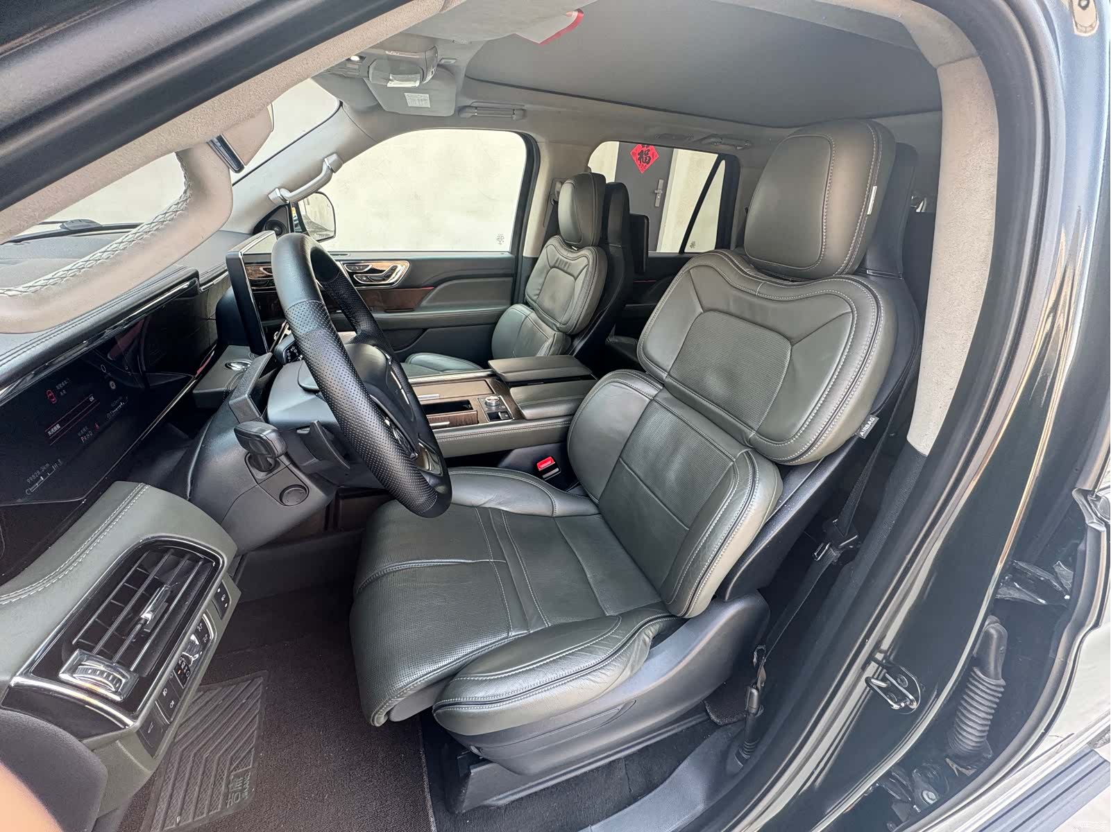 Lincoln Navigator, 2023 12