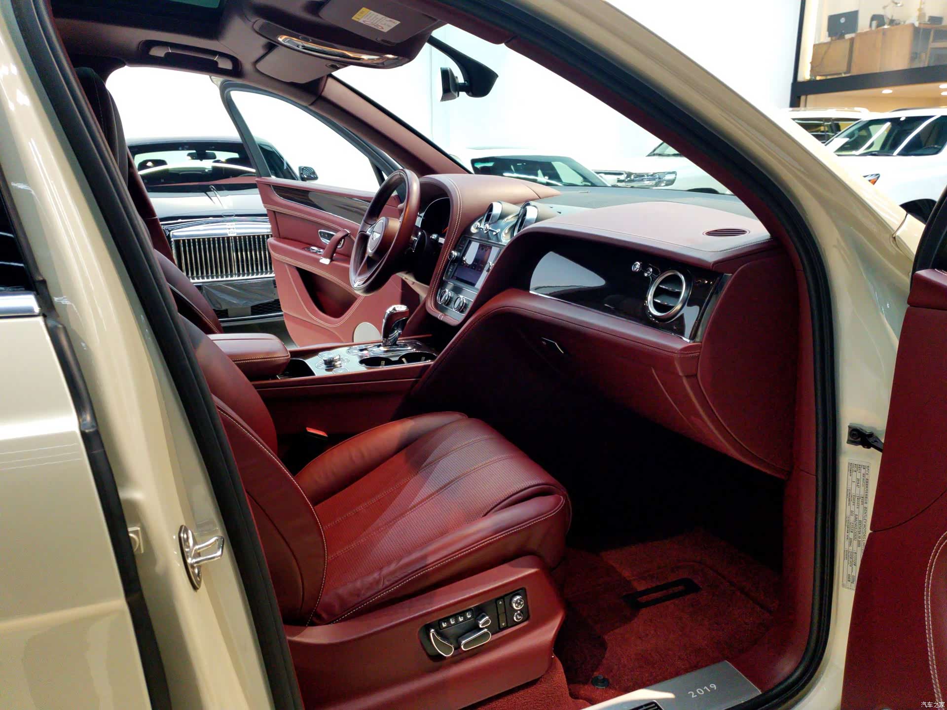 Bentley Bentayga, 2019 7