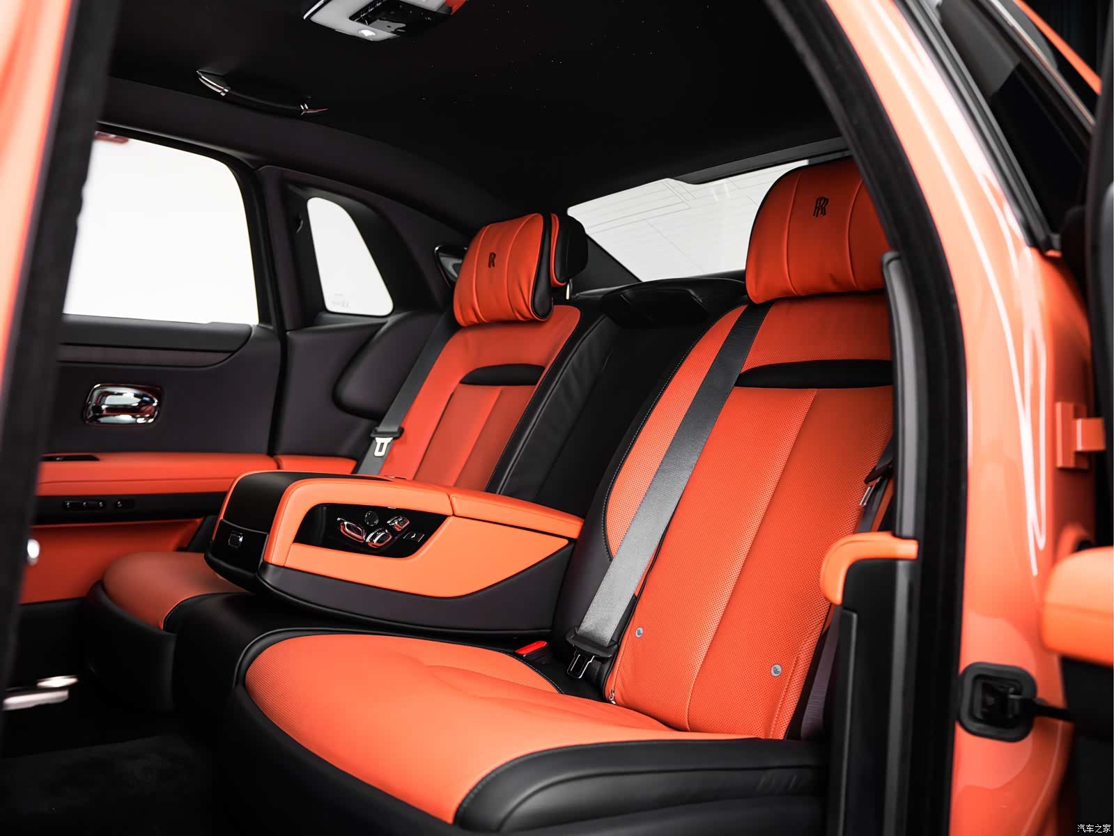 Rolls-Royce Ghost, 2025 25