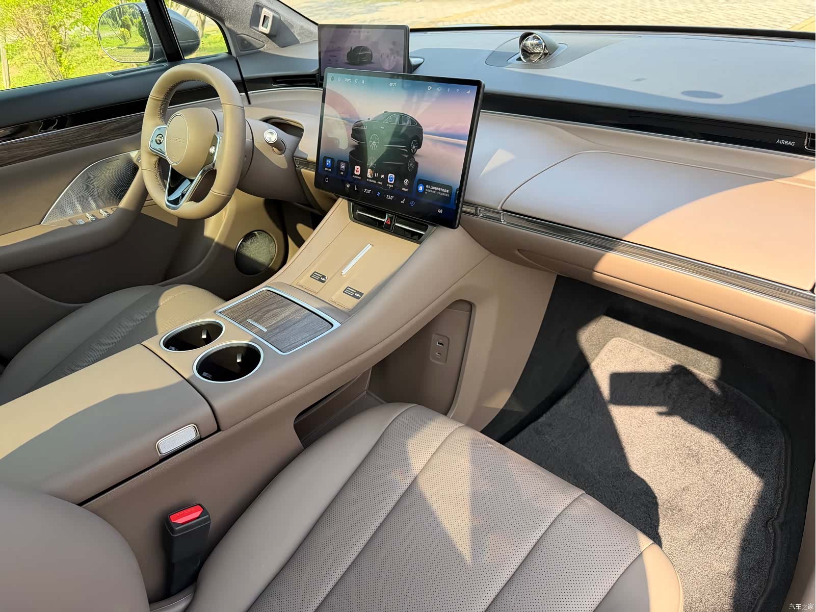 Luxeed R7, 2025 13