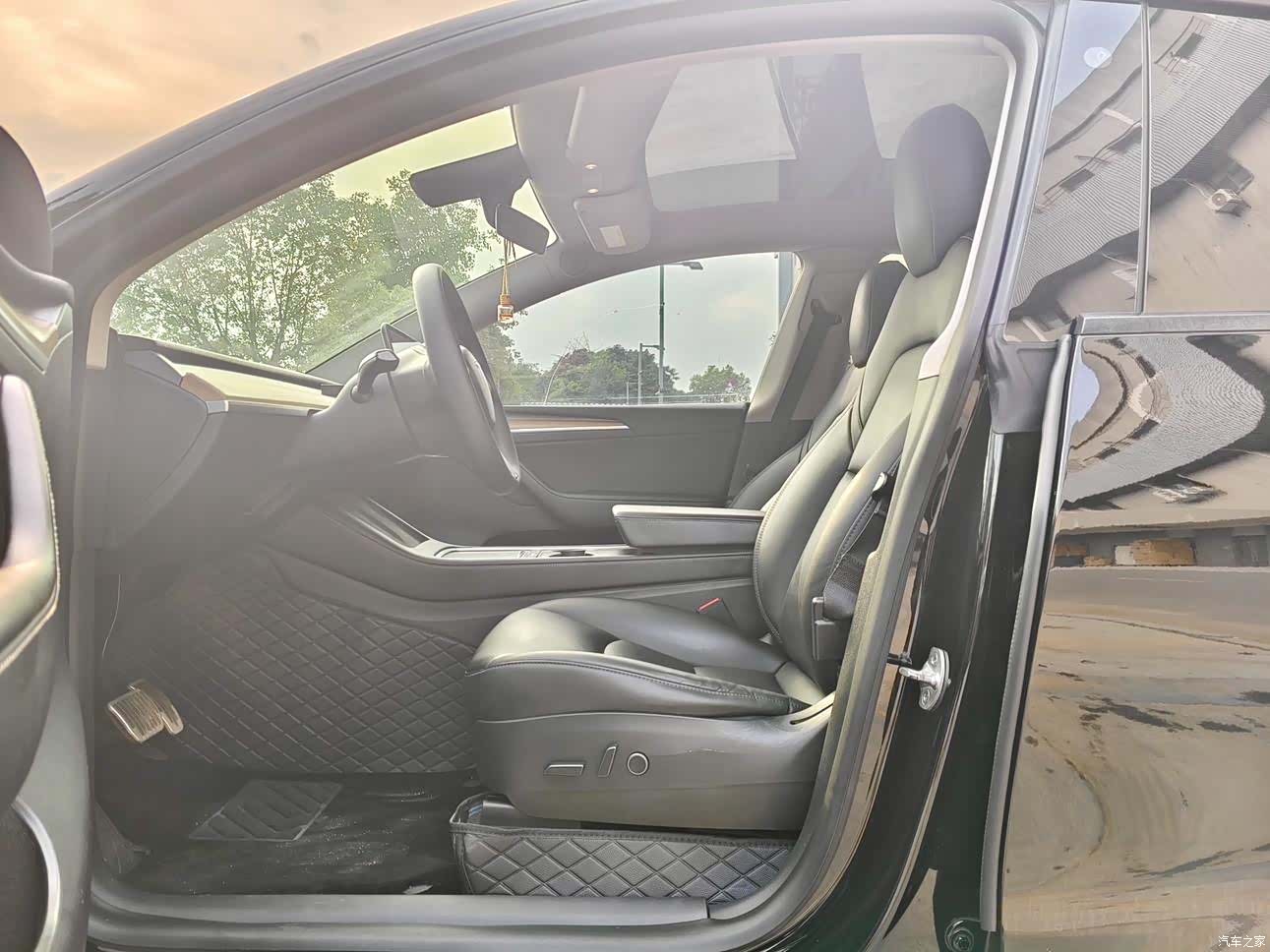 Tesla Model Y, 2022 все фото