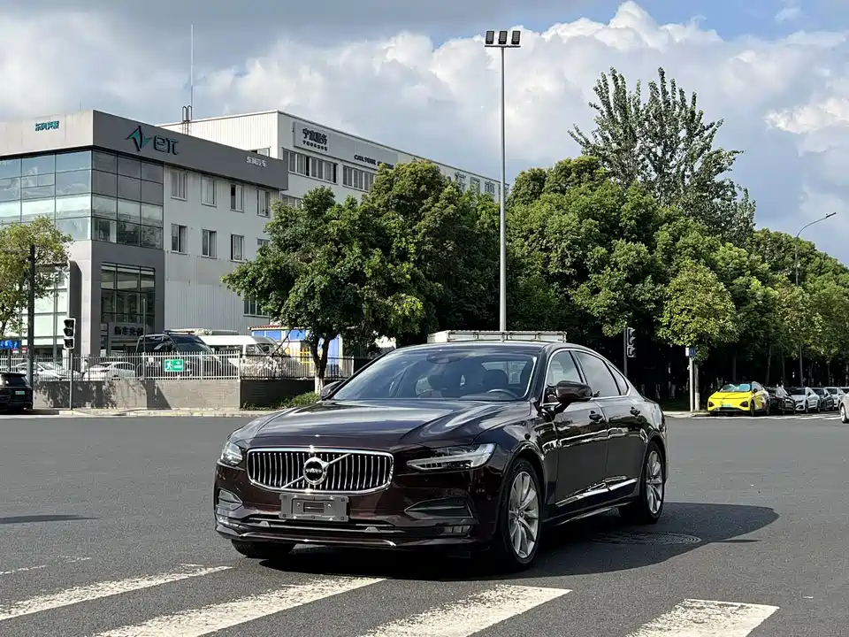 Volvo S90