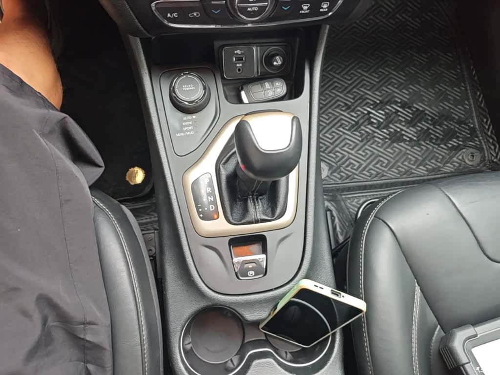 Jeep Cherokee, 2015 14