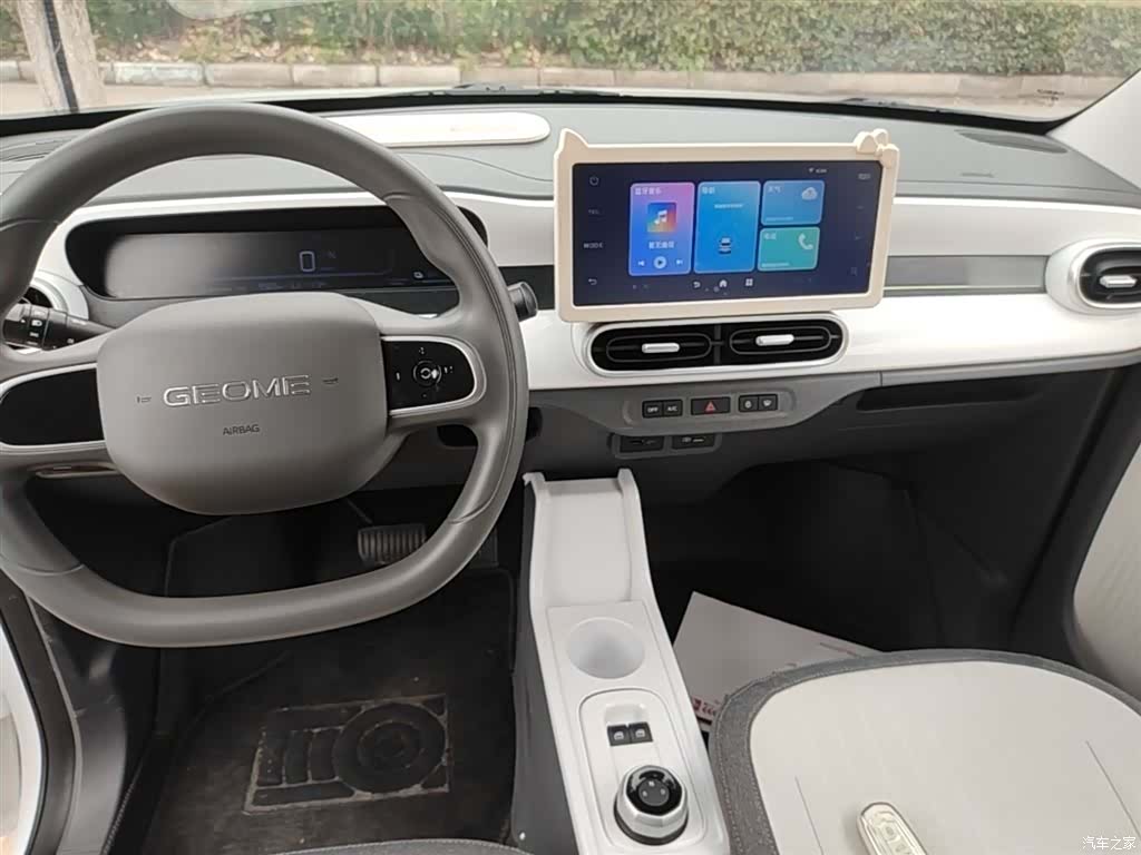 Geely Panda, 2025 10