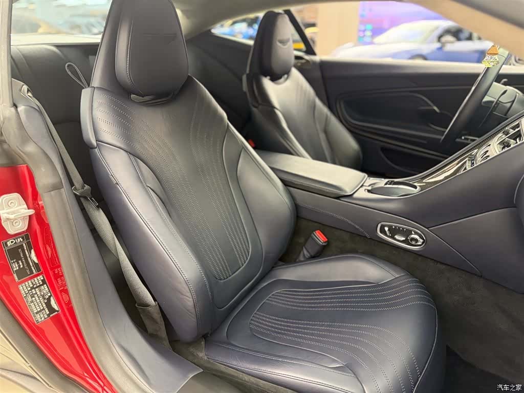 Aston Martin DB11, 2019 10