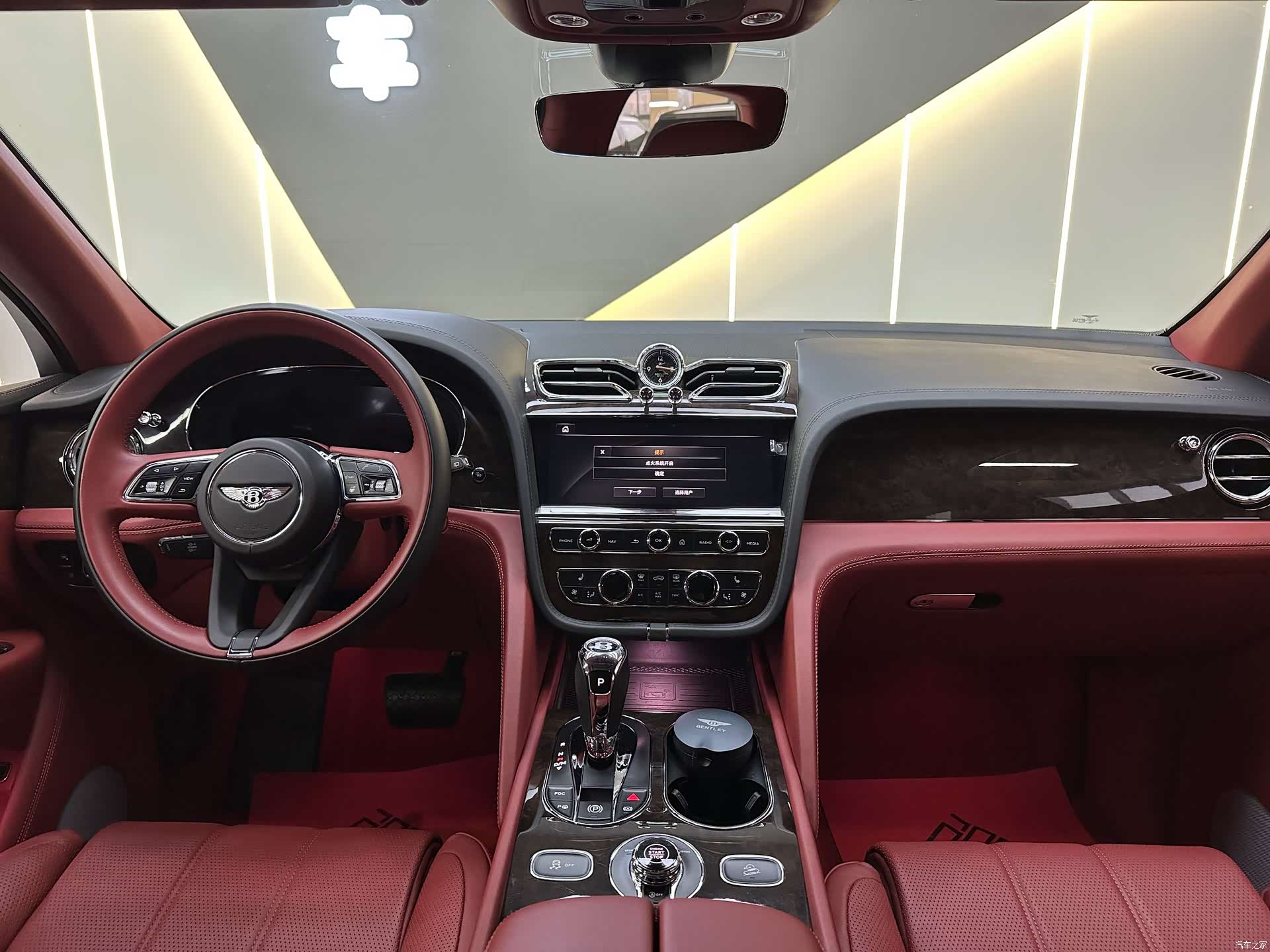 Bentley Bentayga, 2021 12