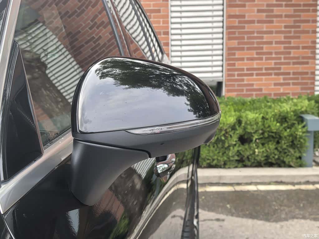 Mercedes-Benz GLC, 2025 11