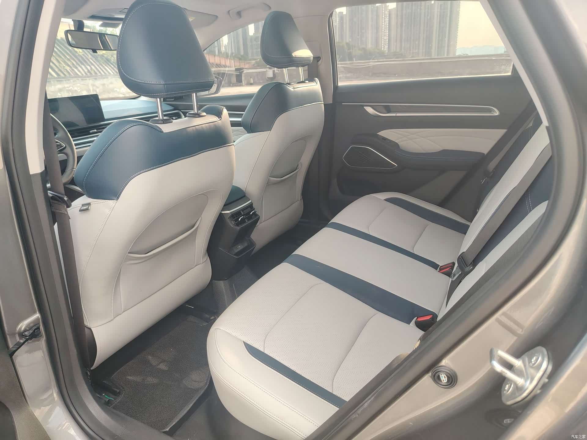 Geely Emgrand, 2023 6