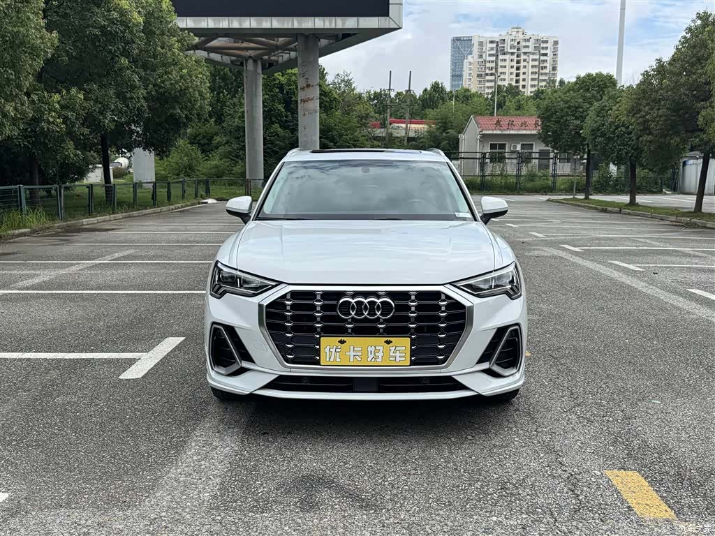 Audi Q3, 2022 3
