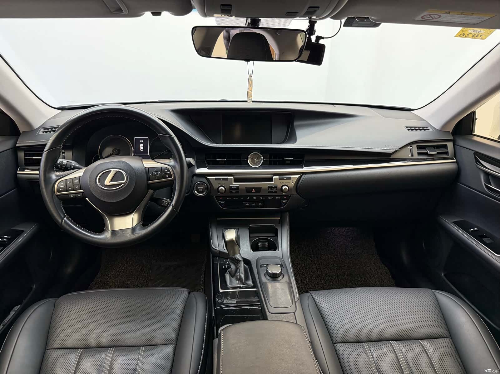 Lexus ES, 2015 11
