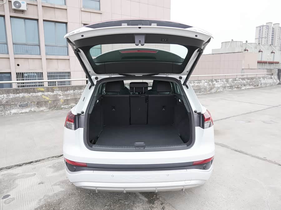 Audi Q4 e-tron 2023, фото 19