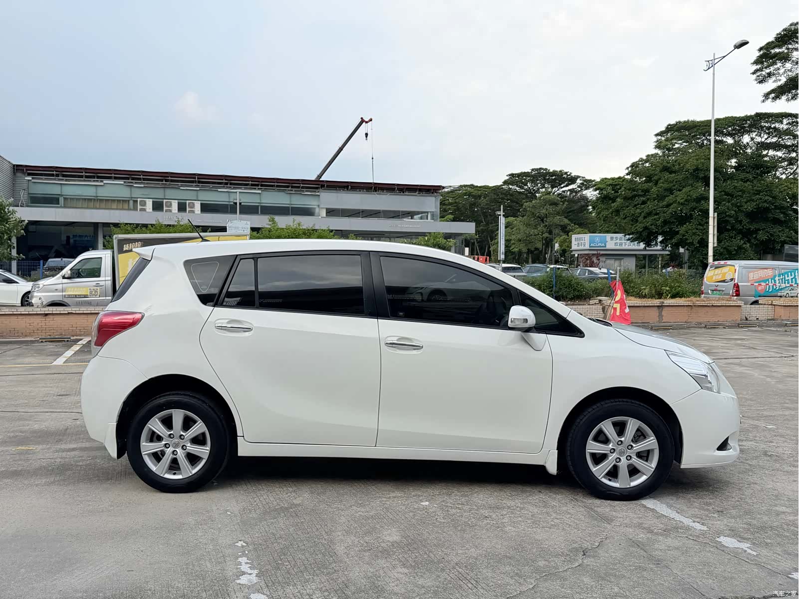 Toyota 180E, 2013 8