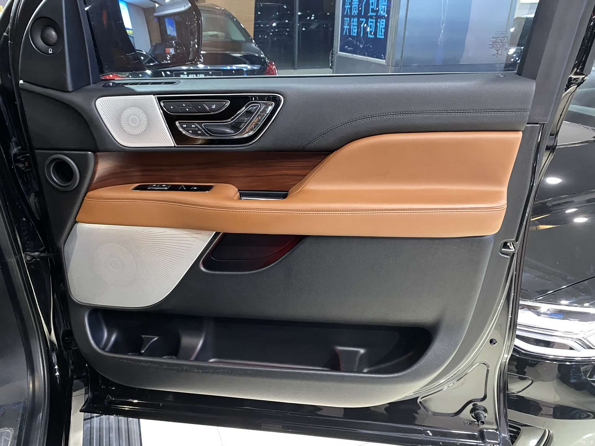Lincoln Navigator, 2022 10