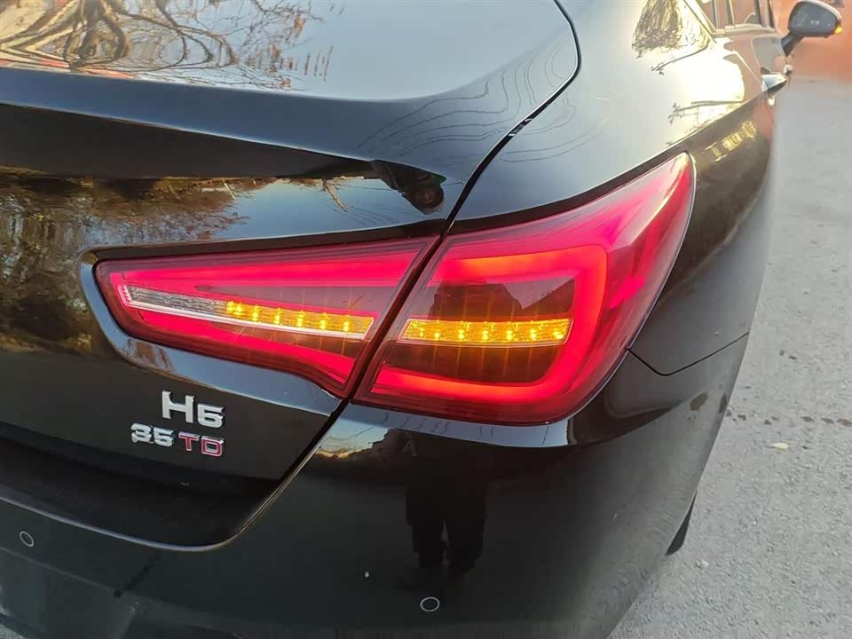 Hongqi H5