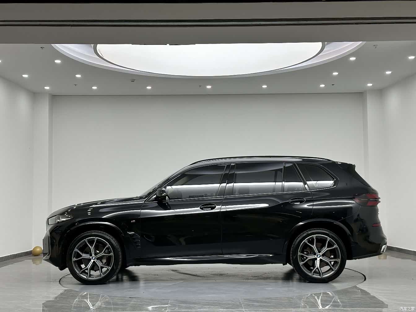 BMW X5, 2026 все фото