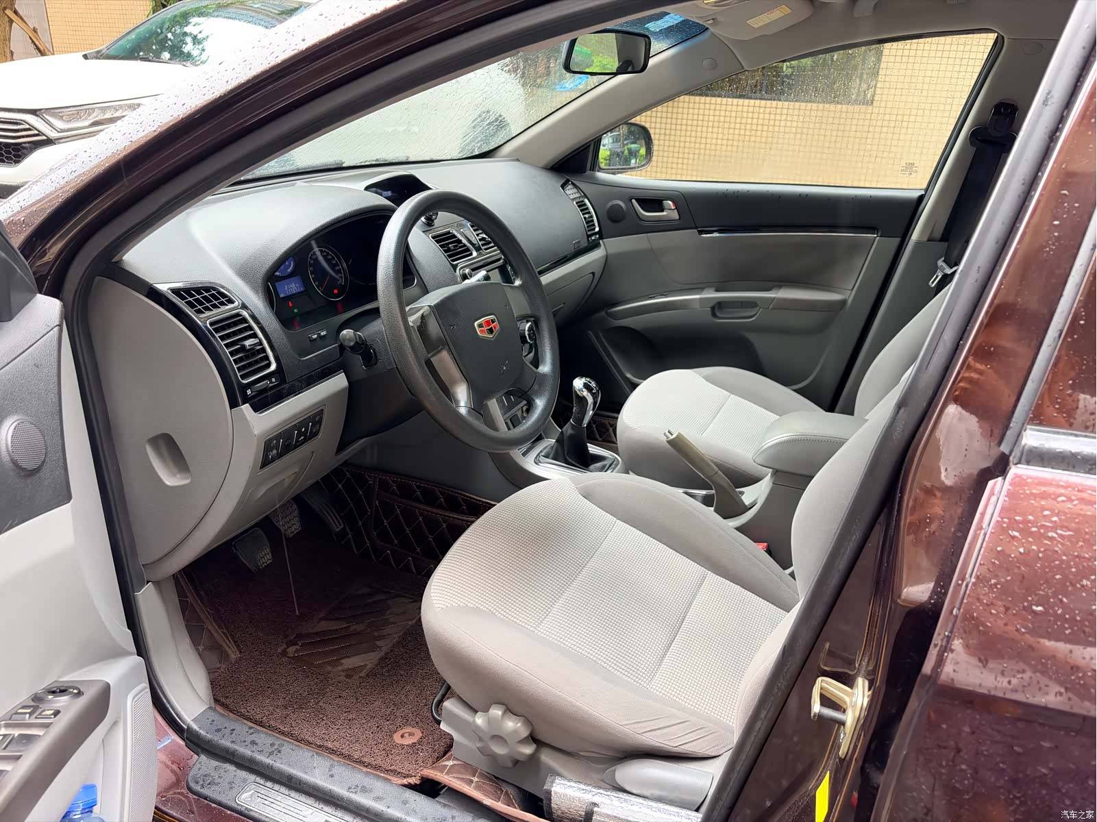 Geely Emgrand, 2013 8
