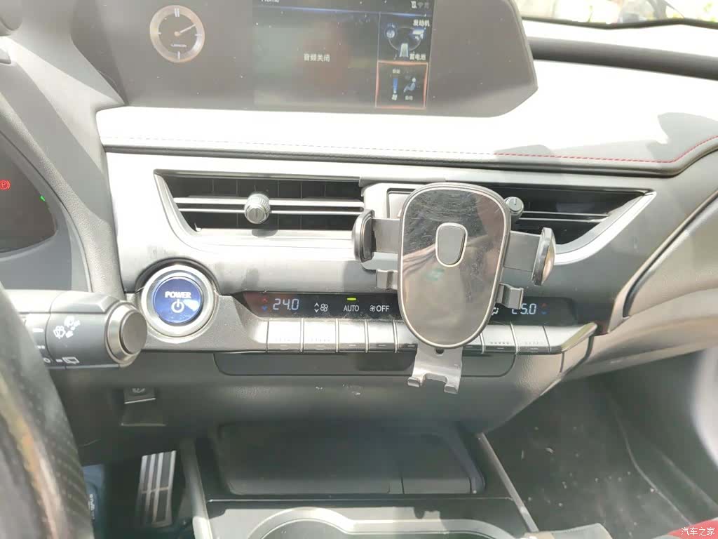 Lexus UX, 2019 14