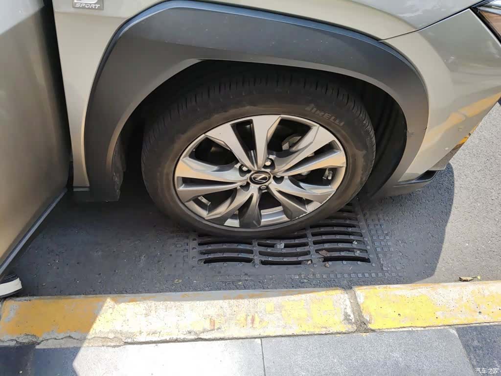 Lexus UX, 2019 8