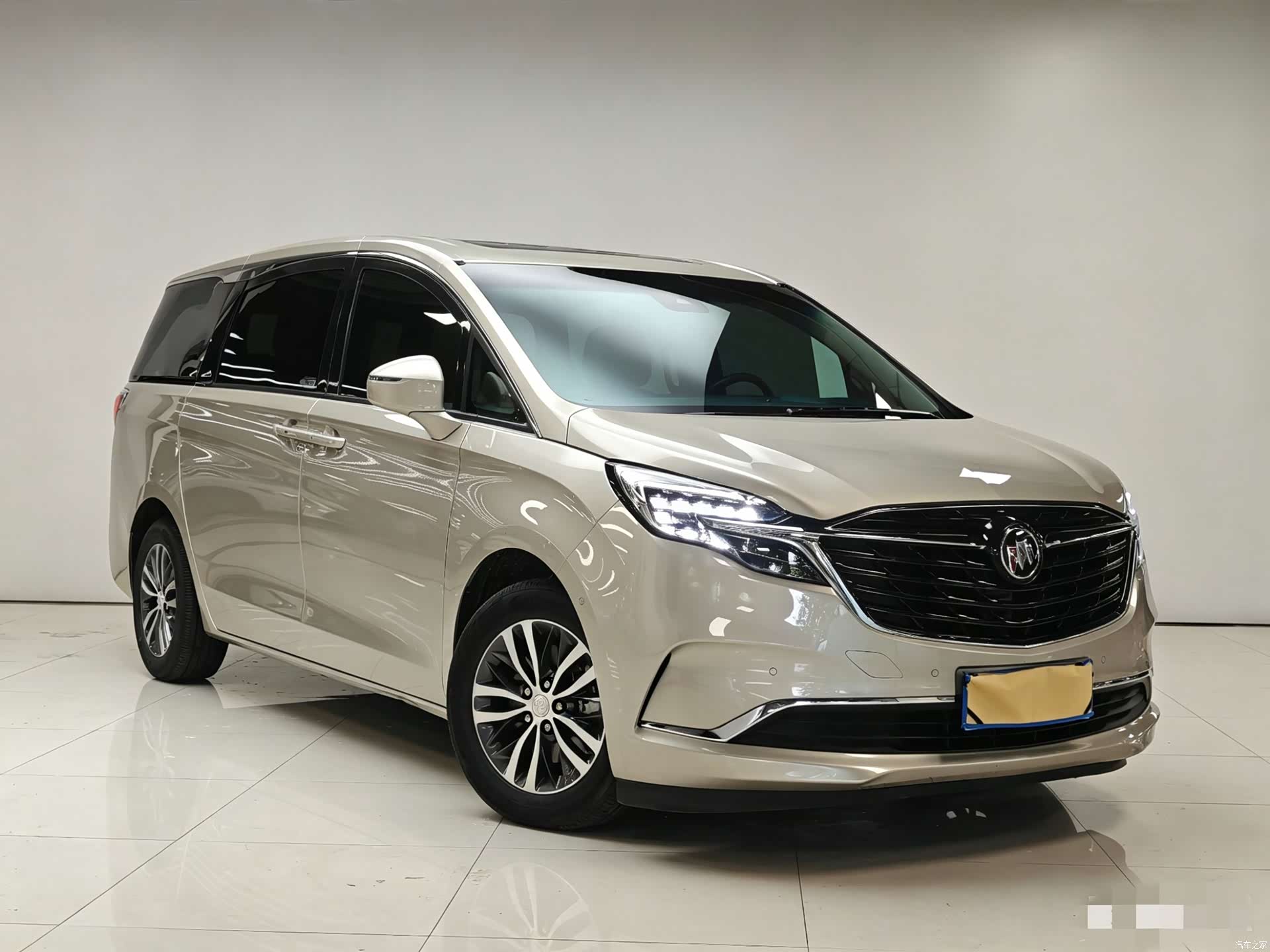 Buick GL8, 2021 3
