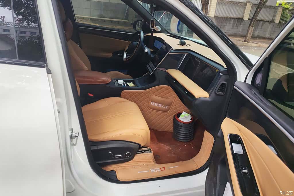 Geely Galaxy L7, 2024 8