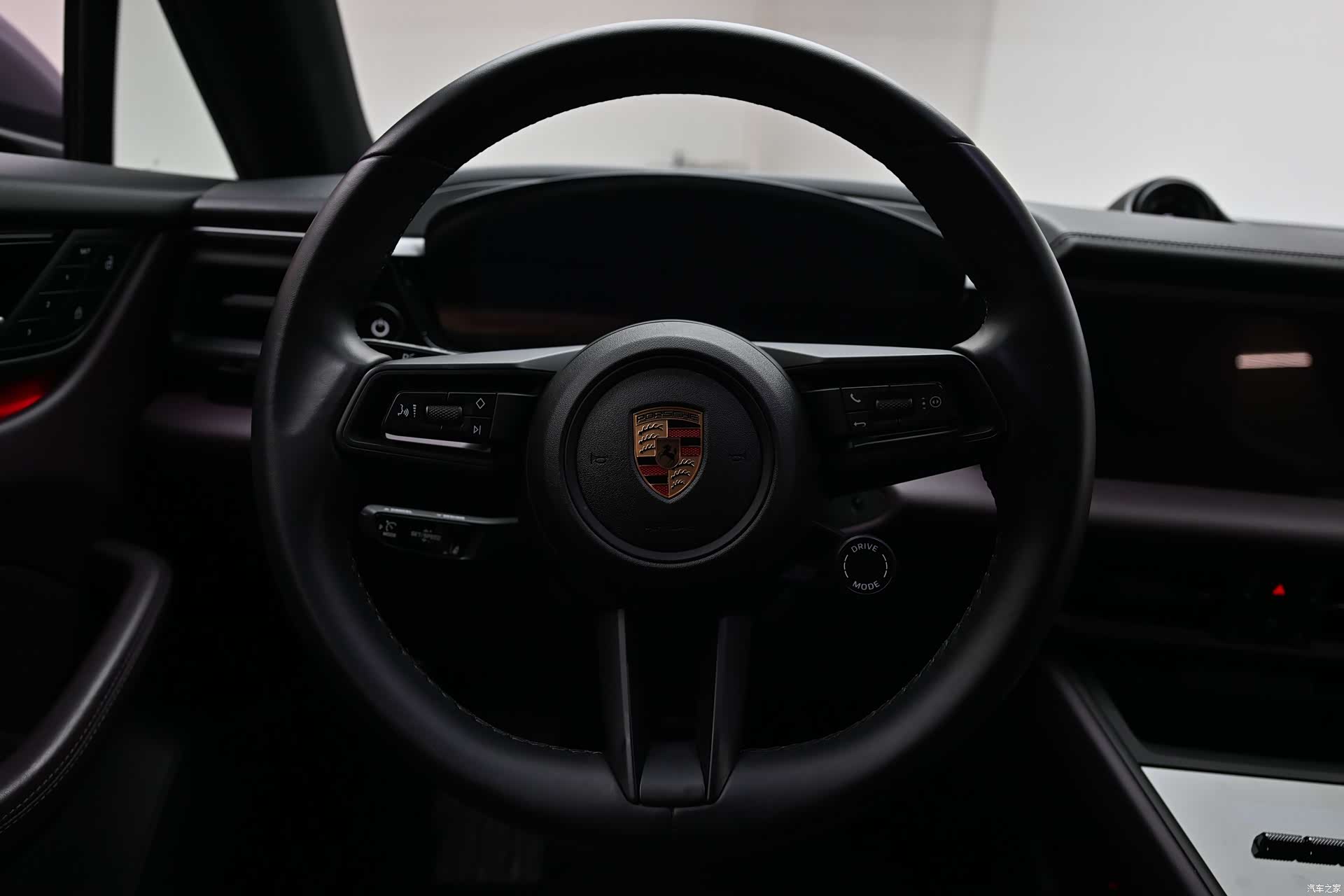 Porsche Macan, 2025 11