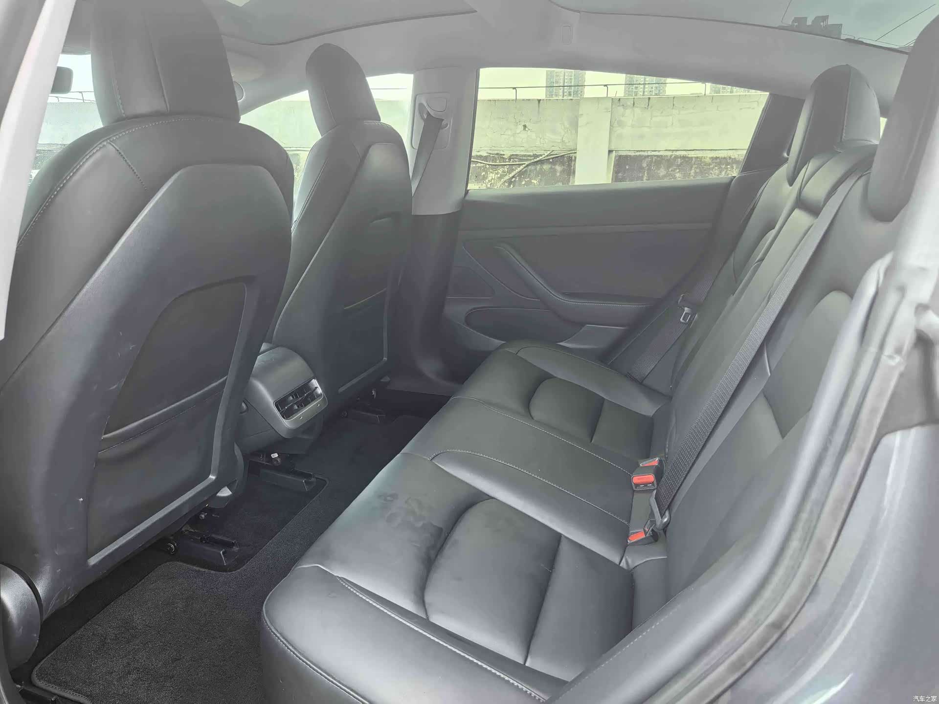 Tesla Model 3, 2020 13