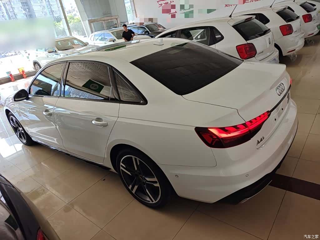 Audi A4L, 2022 все фото