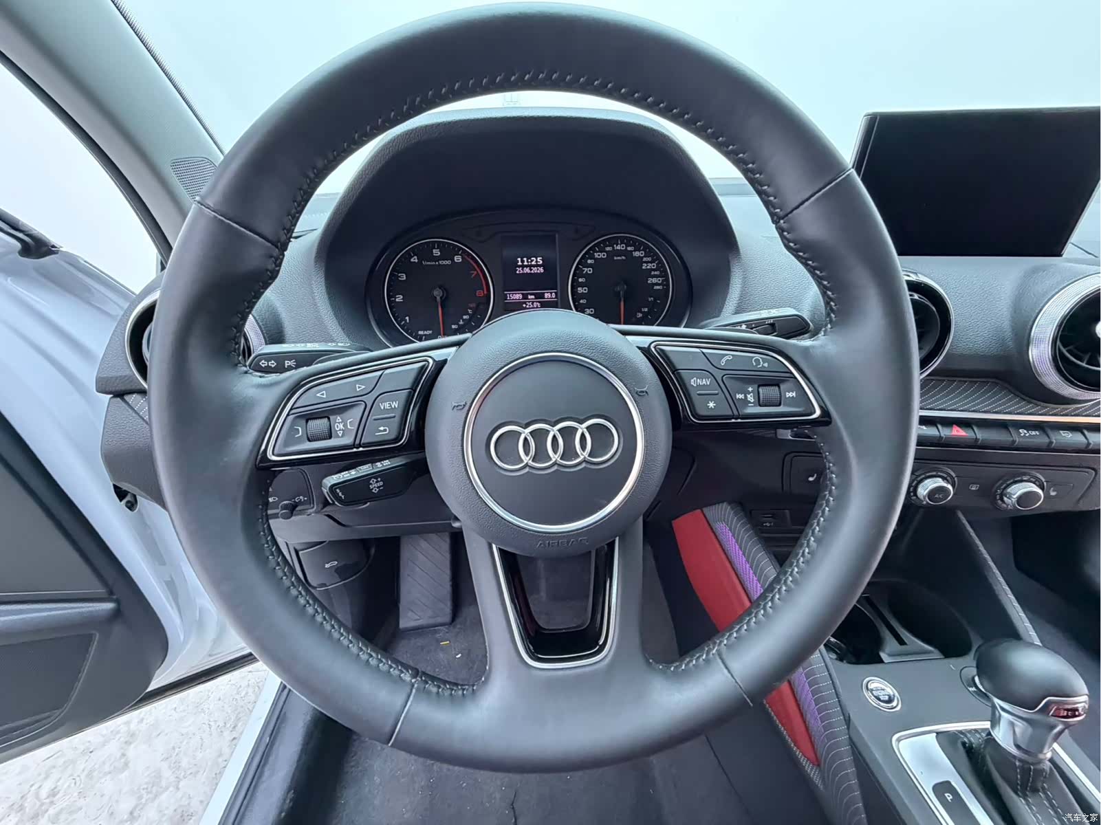 Audi Q2L, 2022 9