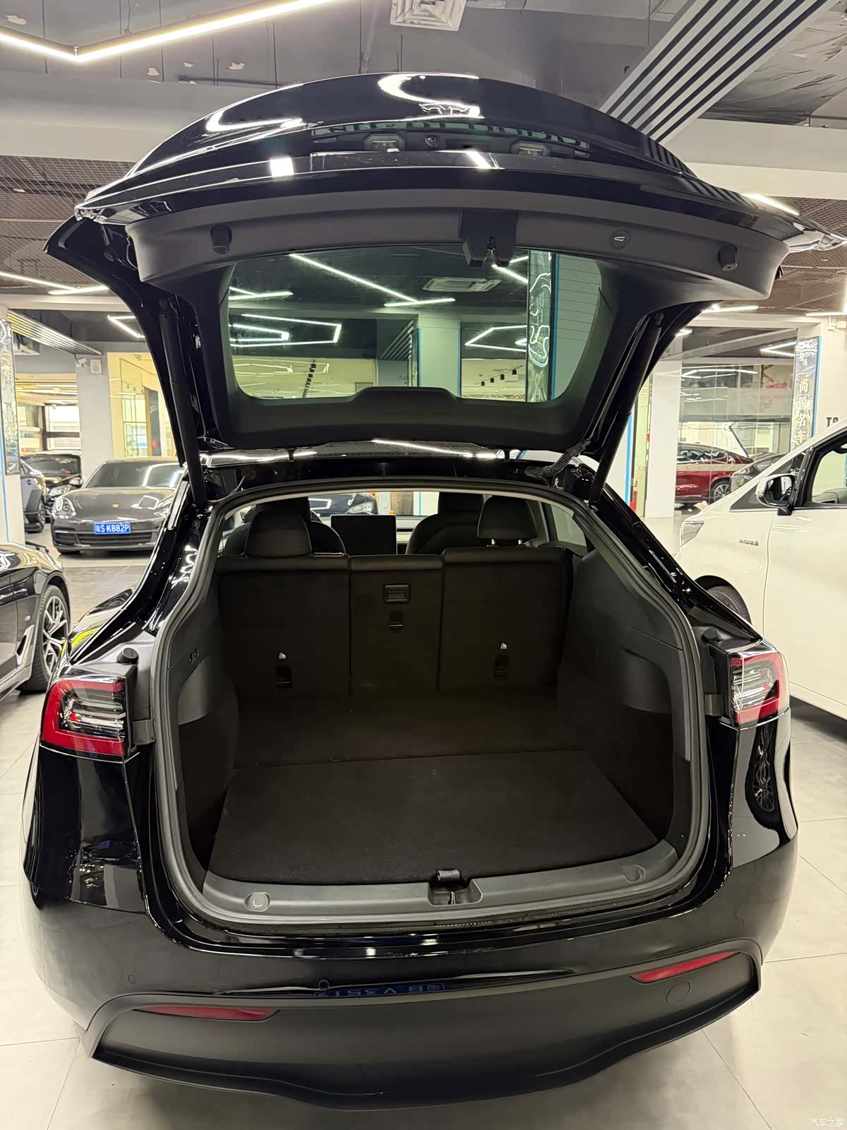 Tesla Model Y, 2022 13