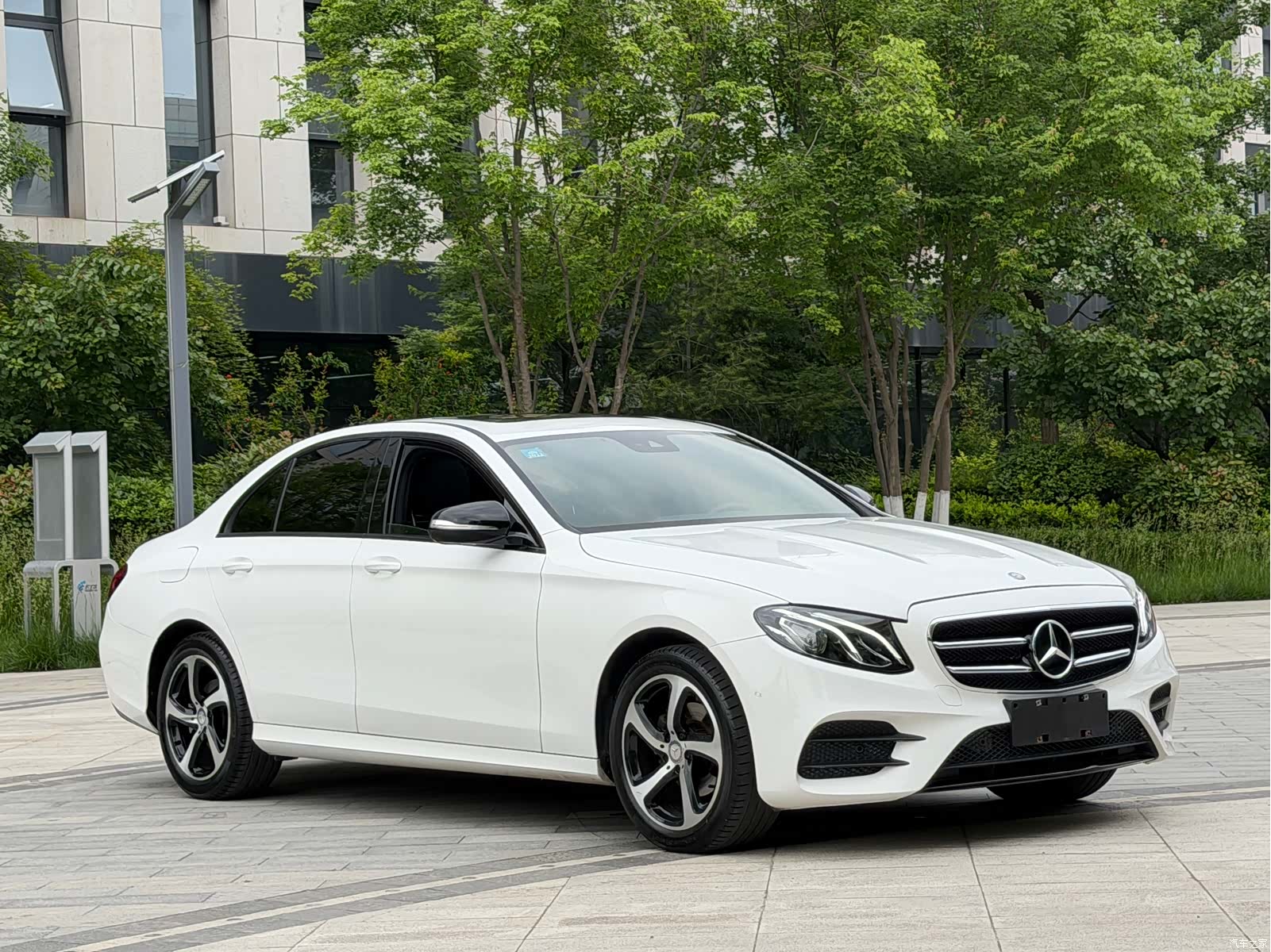 Mercedes-Benz E-Class, 2016 3