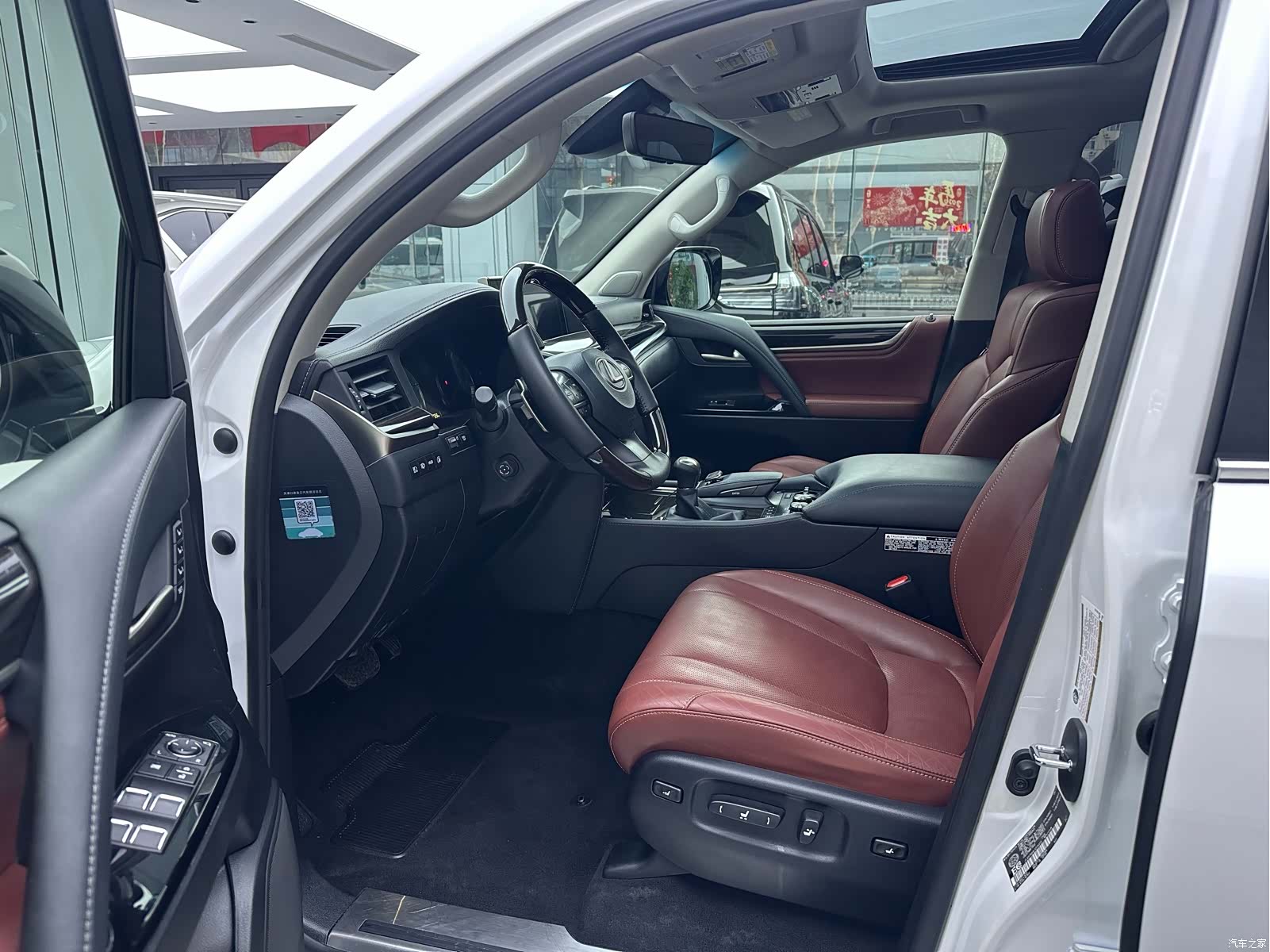 Lexus LX, 2020 4