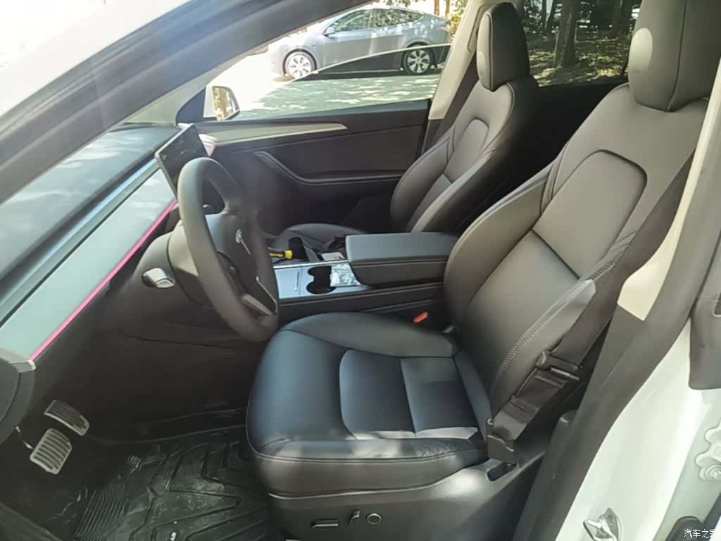 Tesla Model Y, 2024 15