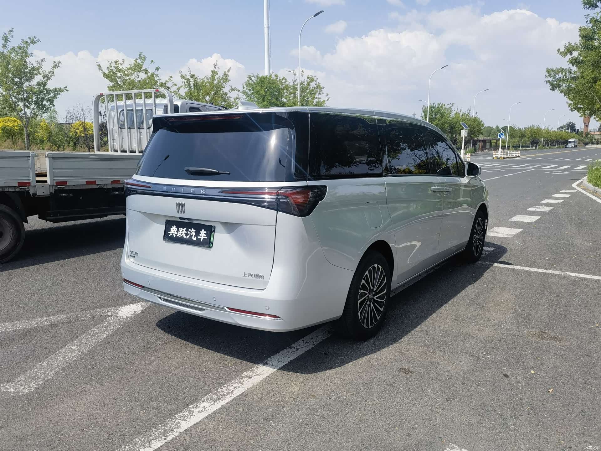 Buick GL8, 2025 все фото