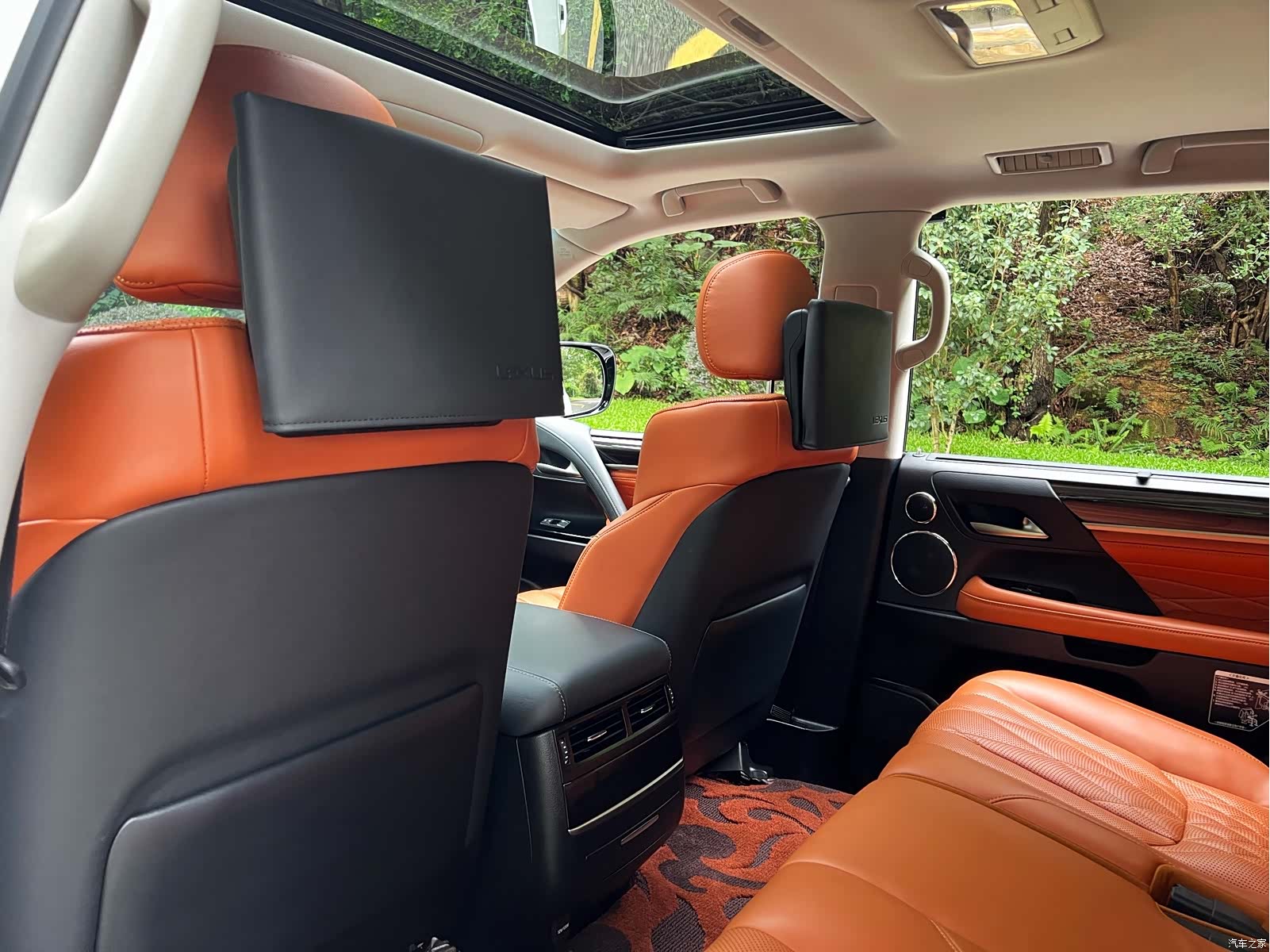 Lexus LX, 2019 11