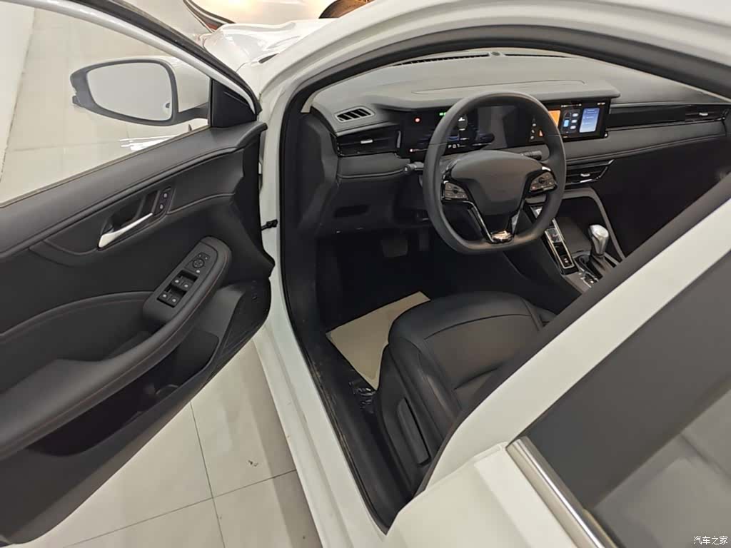 Roewe i5, 2025 16