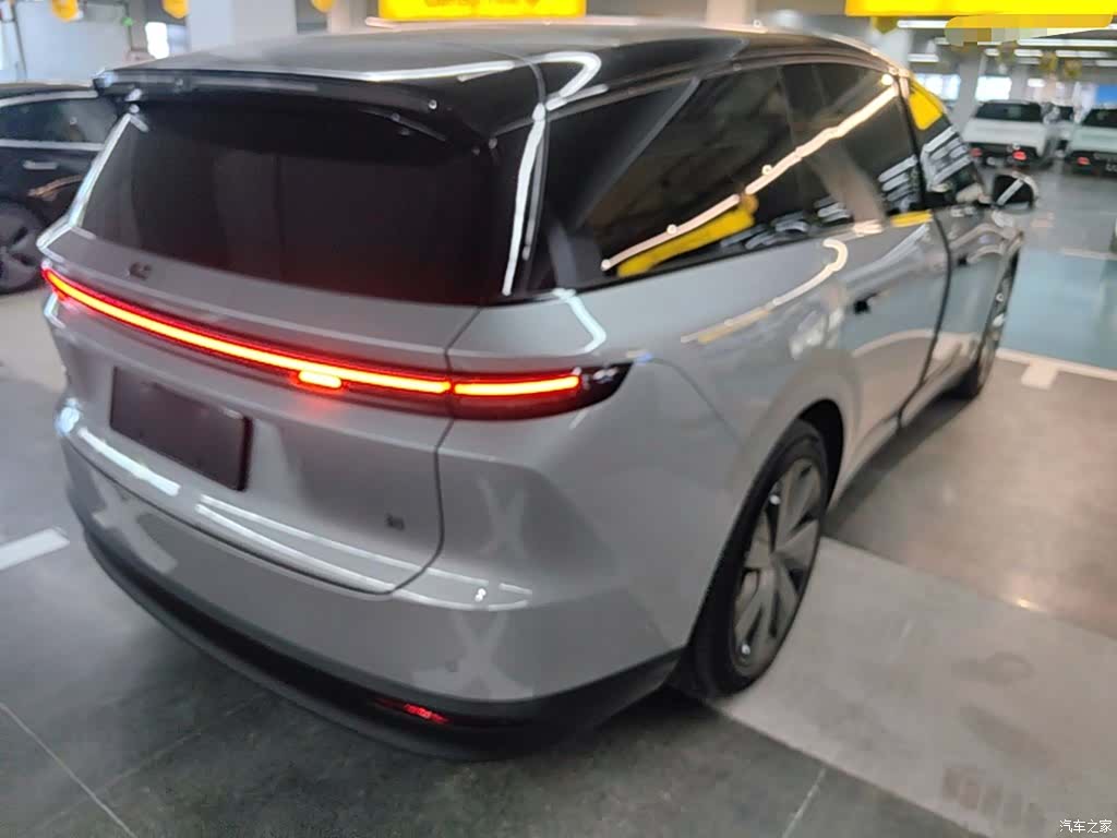Li Auto i8, 2025 7