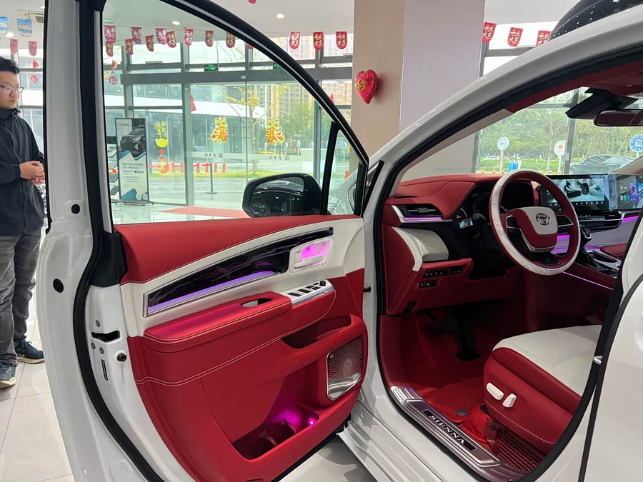 Toyota SIENNA 2024, фото 4