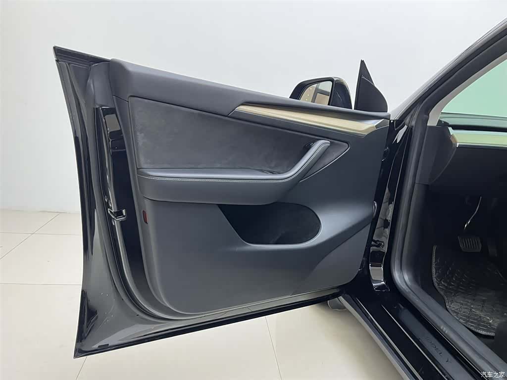 Tesla Model Y, 2023 12