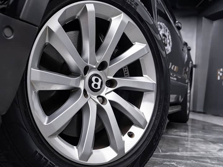 Bentley Bentayga 2018 4.0T V8