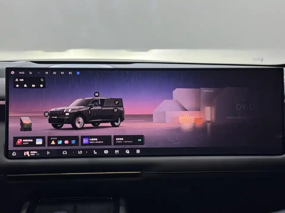 Lynk & Co 900
