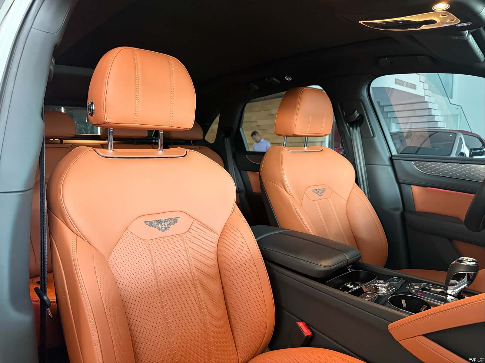 Bentley Bentayga, 2021 15